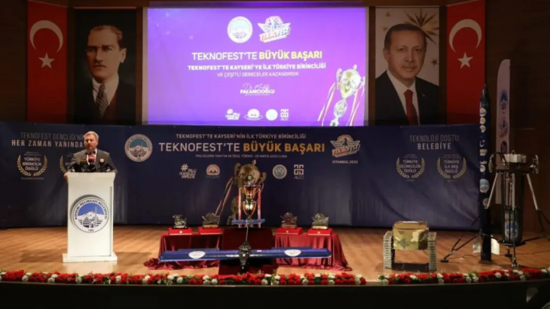 Melikgazi Belediyesi TEKNOFEST gururlarını Hulusi Akar'ın elinden ödüllendirdi