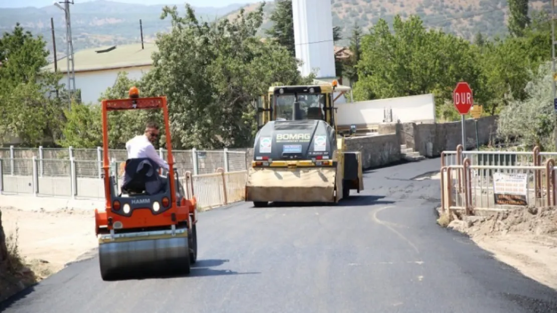 Melikgazi'de asfalt atağı sürüyor