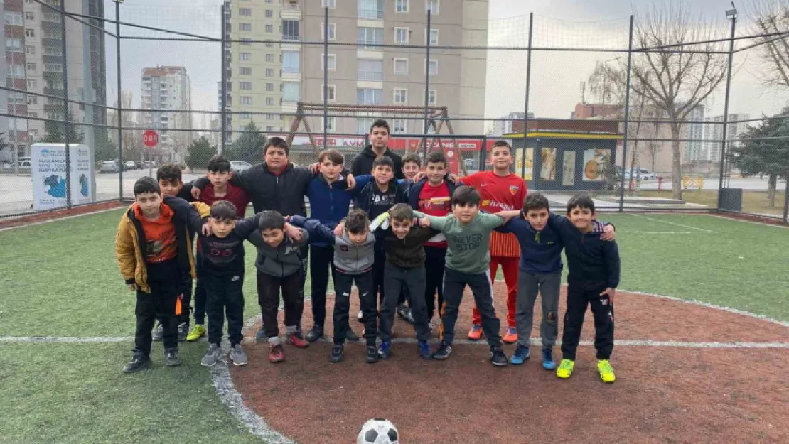 Melikgazi'nin Futbol Kursu ile Çocuklar Daha Verimli Zaman Geçiriyor