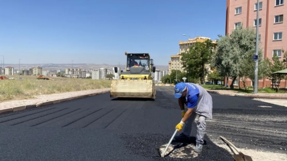 Melikgazi, TOKİ'de Yol Yenileme Çalışması Yapıyor