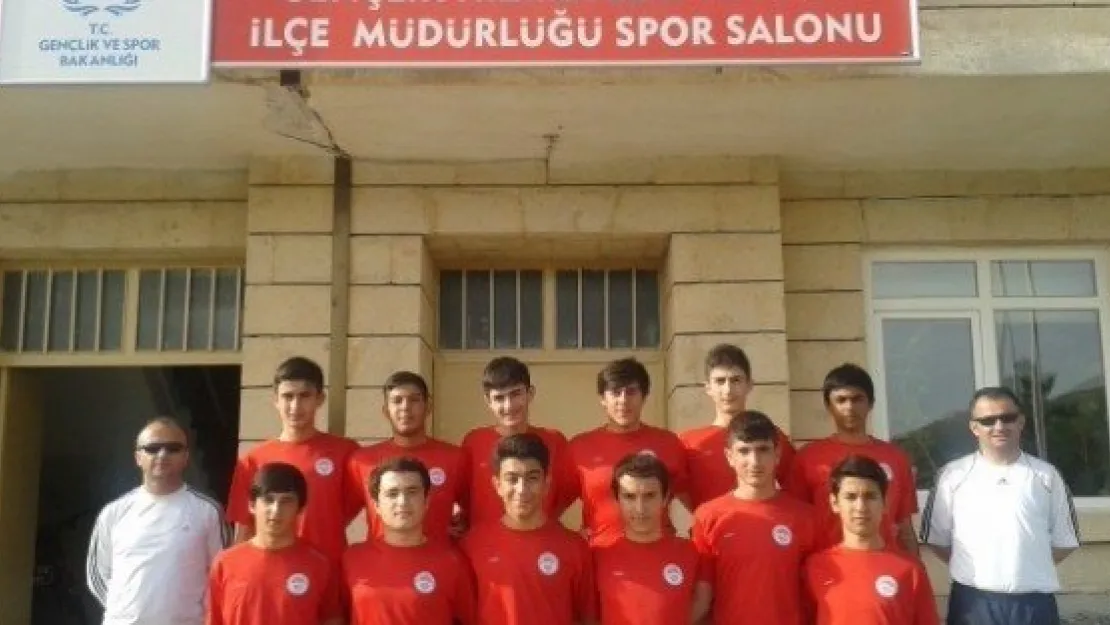 Melikgazi Yıldız Voleybol Takımı Türkiye Yarı Finallerinde 