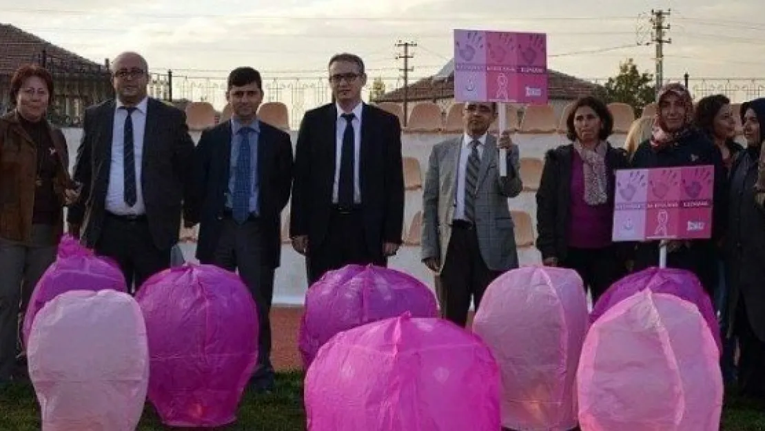 Meme Kanserinde Erken Tanıya Dikkat Çekmek İçin Dilek Balonları Gökyüzüne Bırakıldı 