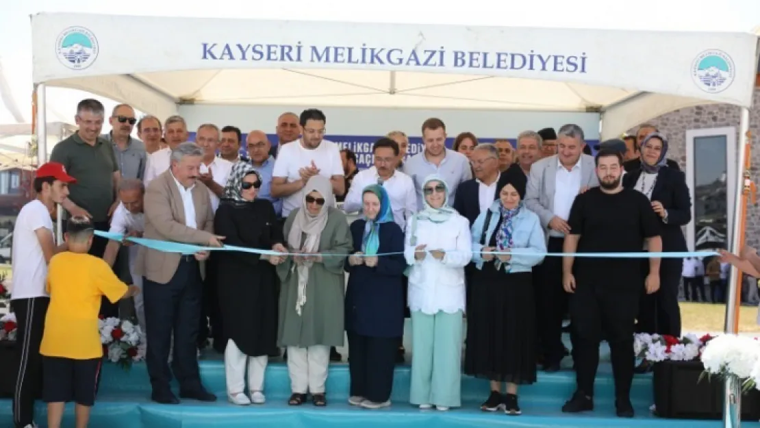 Mimarisiyle Kayseri'de tek olan Saçmacı Cami ibadete açıldı