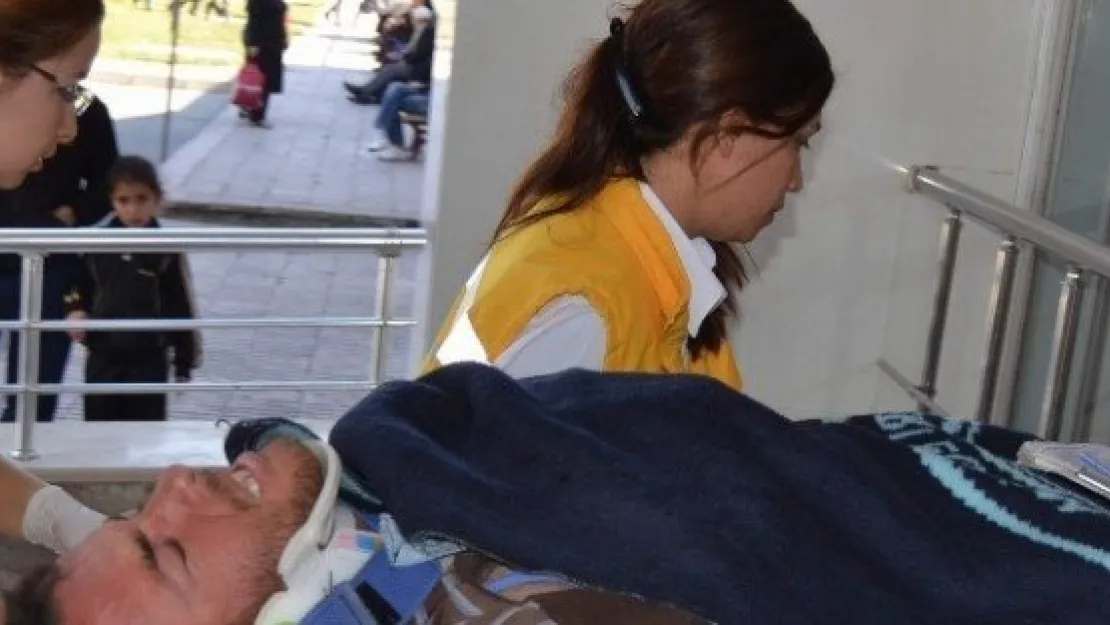 Minareden Düşen Usta Yaralandı 
