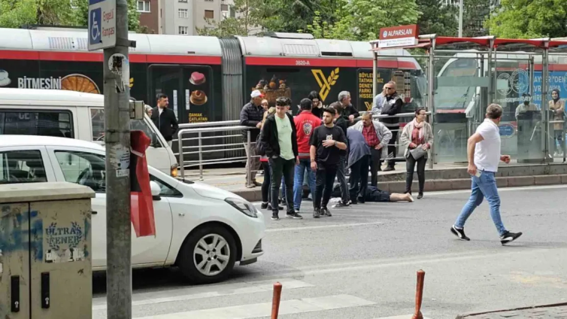 Sivas Caddesi'nde minibüs yaşlı kadına çarptı