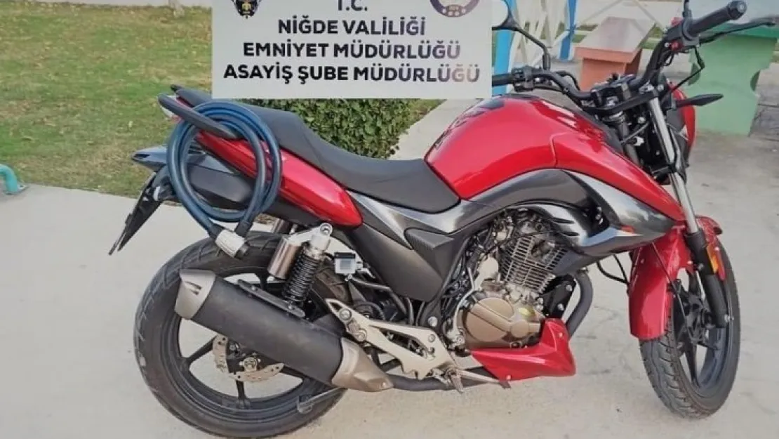 Motosiklet hırsızı bekçilerden kaçamadı