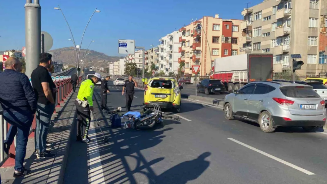 Motosiklet taksiye arkadan çarptı: 1 ölü, 1 ağır yaralı