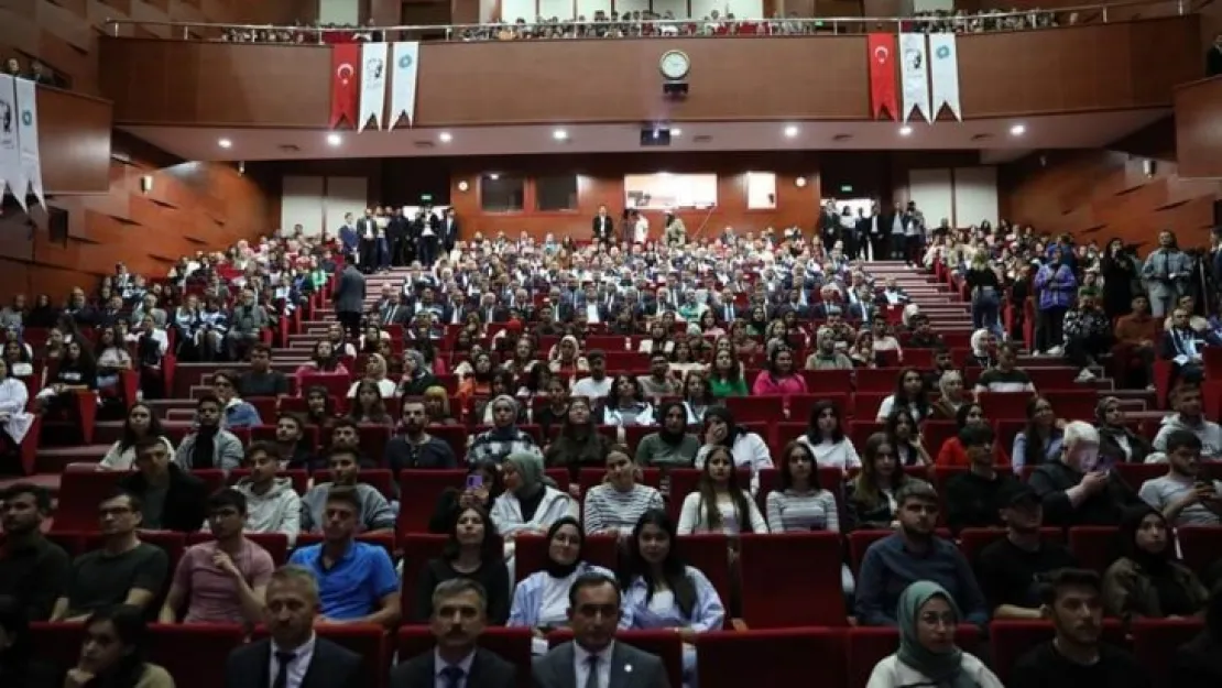 Mustafa Varank: 'Üniversitelerde fikir tartışmaları ile değil, kılık, kıyafetle uğraşan dönemleri yaşadık'