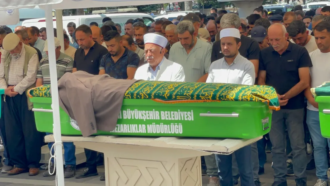 Namaz kılarken öldürülen Ş.T. defnedildi