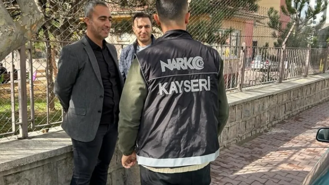 Narkotik polisi okul çevrelerinde kuş uçurtmuyor