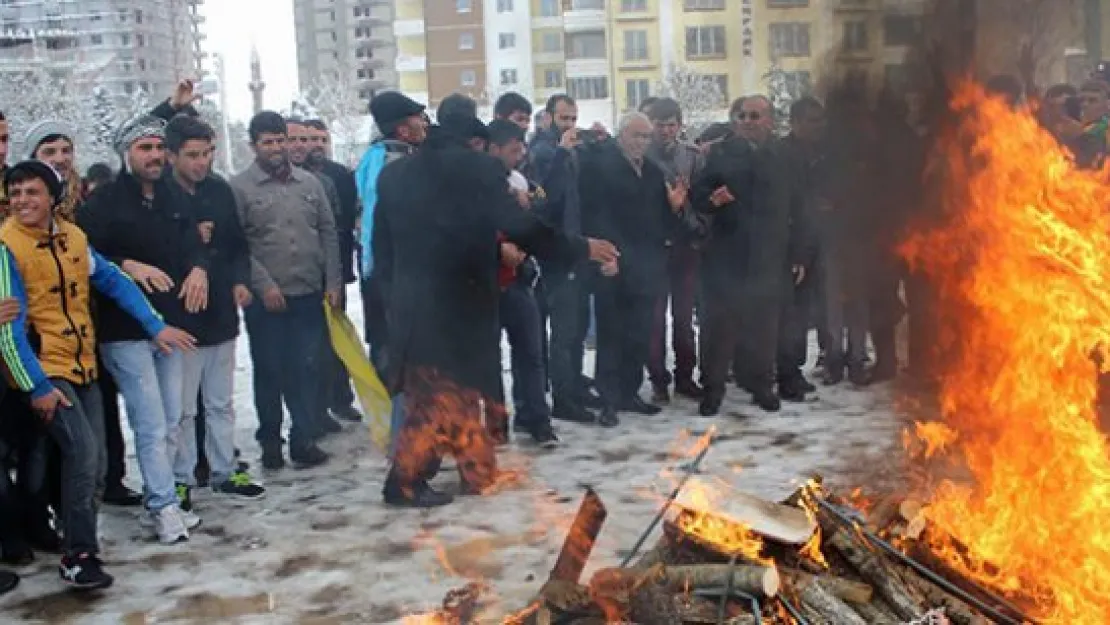 Nevruz ateşinde yanıyordu