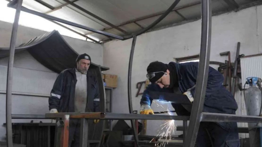 Nevşehir Belediyesi, Kent Mobilyalarını Atölyelerinde üretiyor
