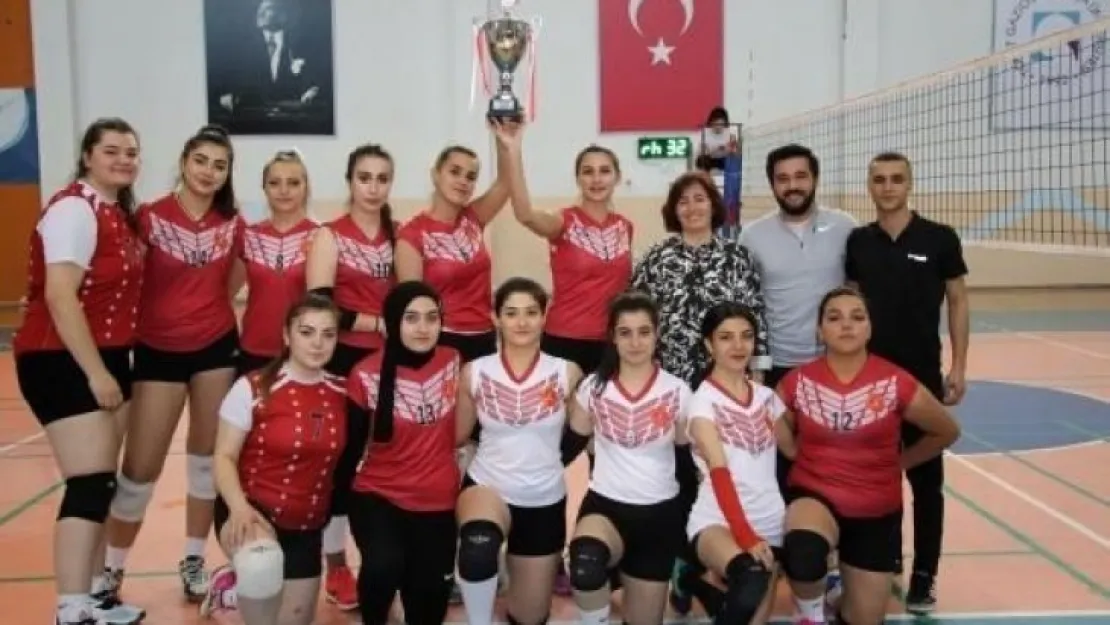 NEVÜ Kadın Voleybol Takımı 1. Lig'e Yükseldi