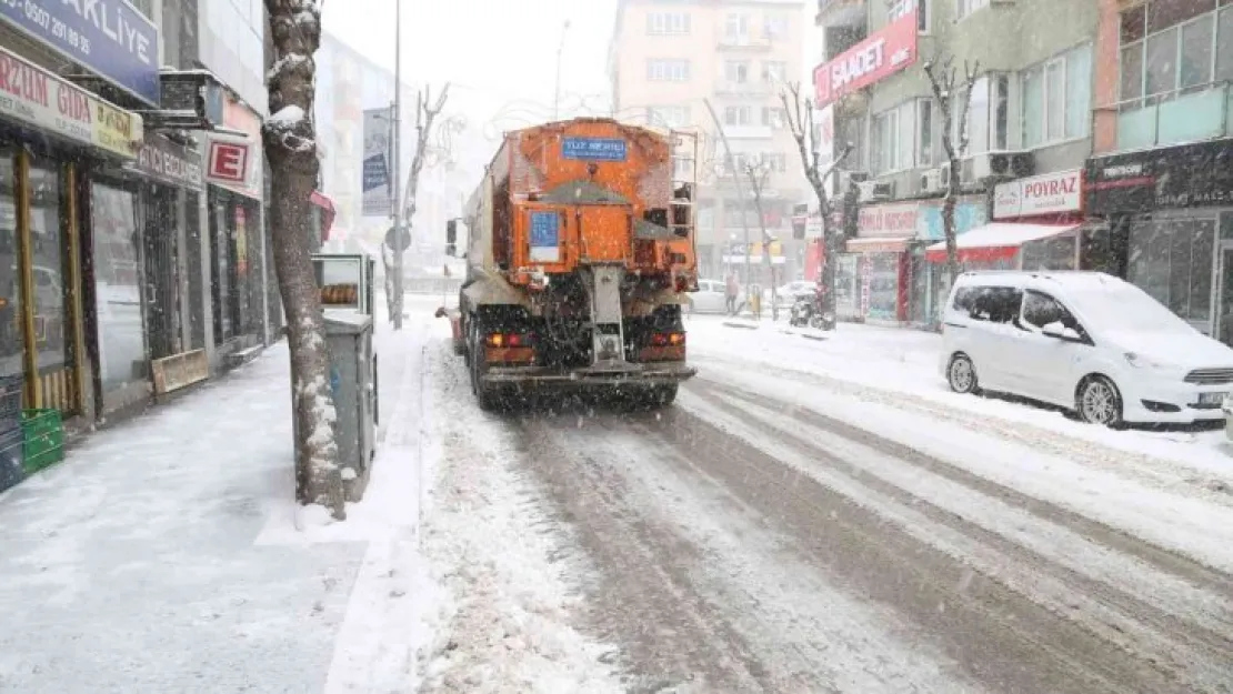 Niğde Belediye Başkanı Özdemir ekiplerin başında