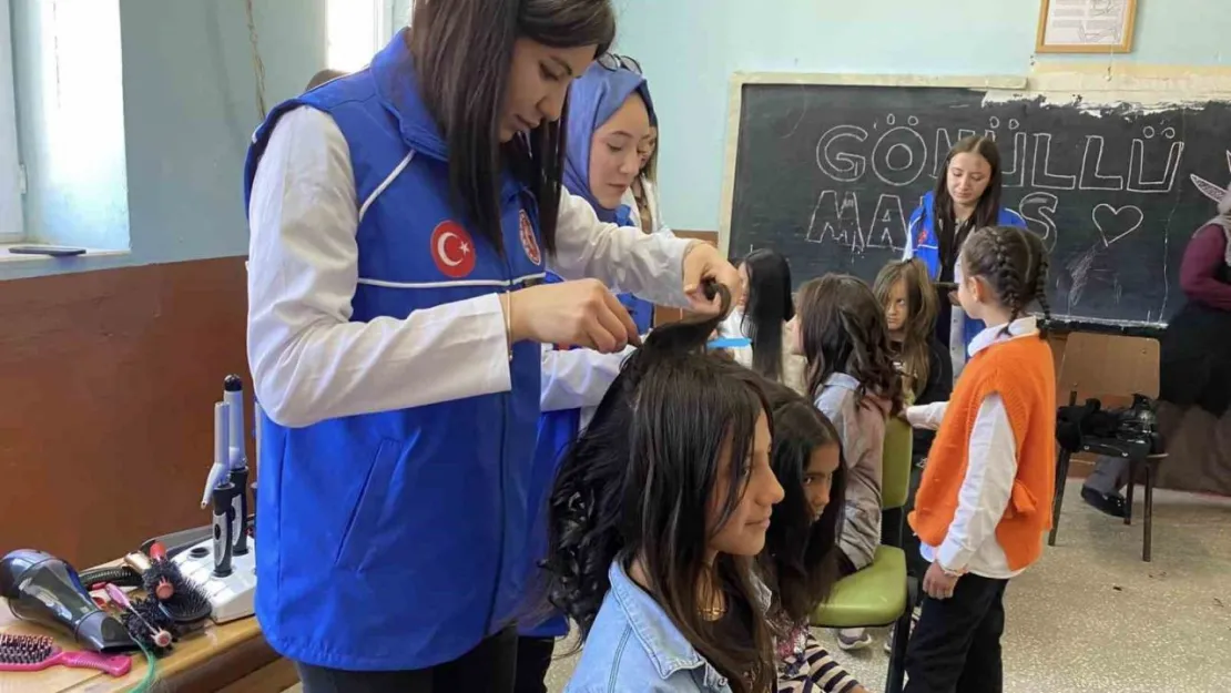 Niğde'de Gönüllü Makas Projesi ile köylerdeki çocukların saç bakımı yapılıyor