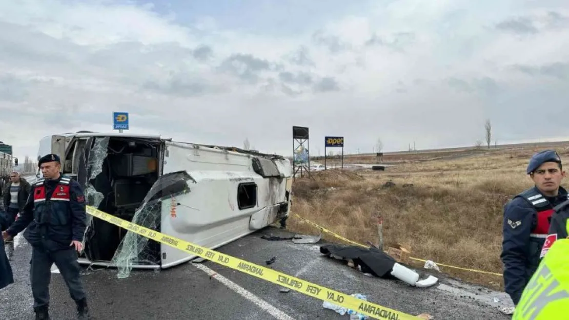 Niğde'de midibüs devrildi: 1 ölü, 27 yaralı