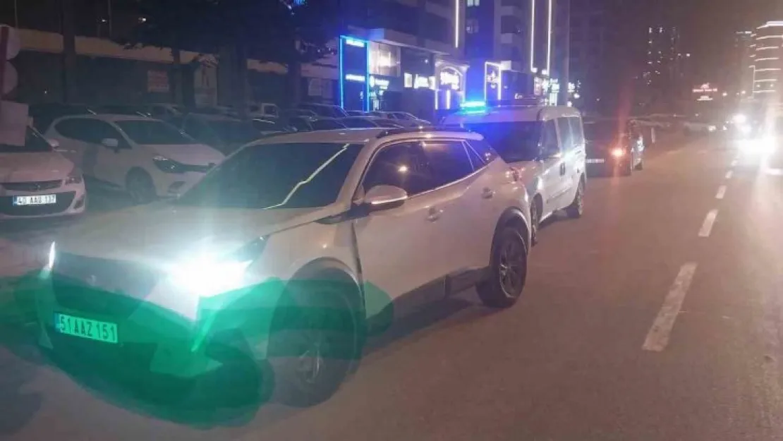 Niğde'de yaya geçidinde otomobilin çarptığı çocuk yaralandı