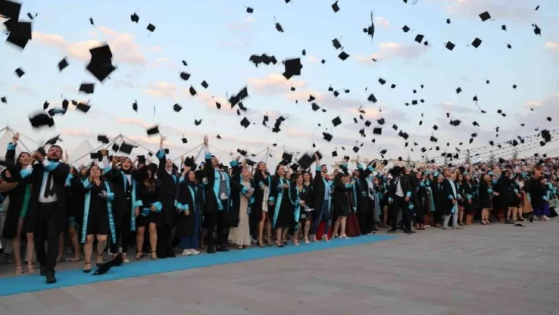 Niğde Ömer Halisdemir Üniversitesi Mezuniyet töreni yapıldı