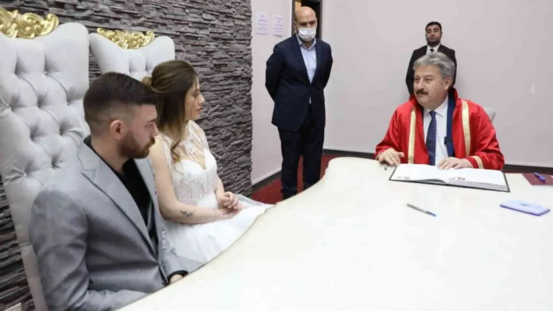 Nikah dairelerinde 22.02.2022 yoğunluğu