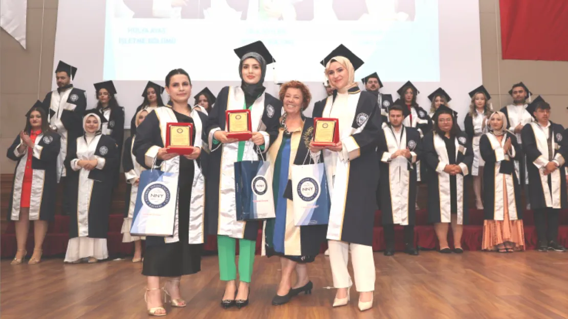NNYÜ İktisadi İdari ve Sosyal Bilimler Fakültesi'nde Mezuniyet Sevinci