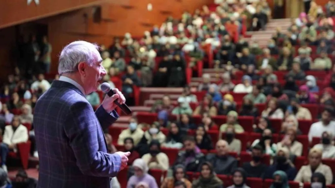 Nurullah Genç ile 'Başarı Bedel İster' konferansı yapıldı