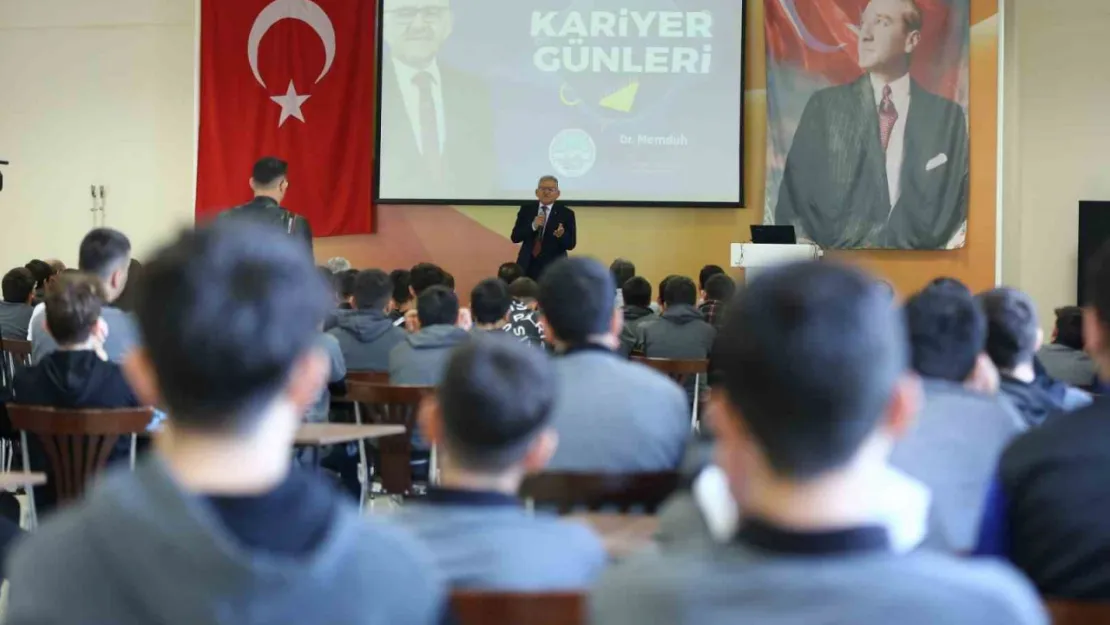 Öğrenci dostu başkan, eğitim öğretim sürecinde binlerce öğrenciye dokundu