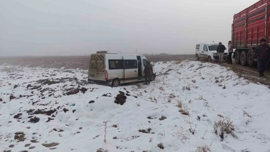 Öğrenci servisi ile tır çarpıştı: 1 yaralı