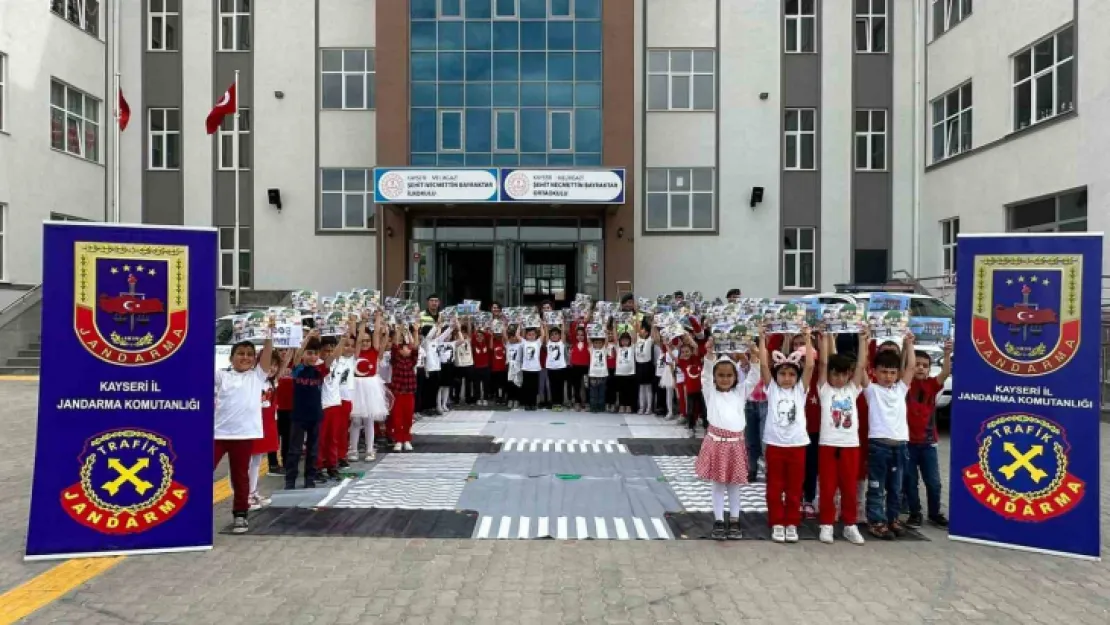 Öğrenciler Trafik Kuralları Konusunda Bilgilendirildi