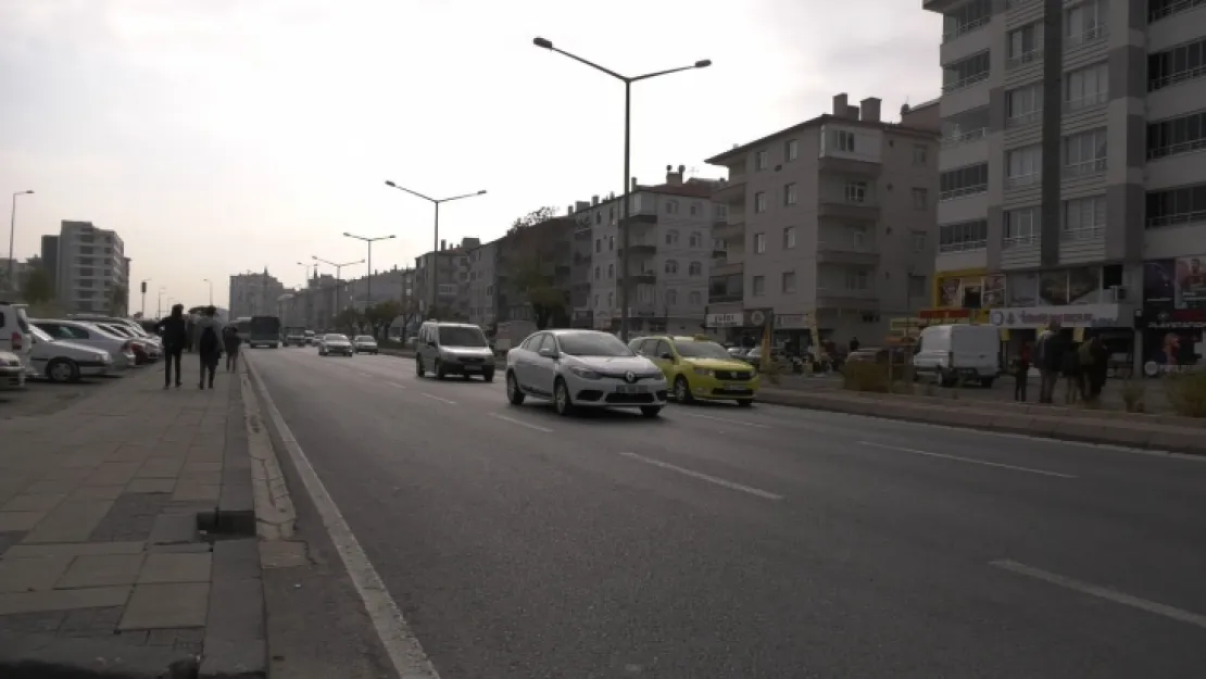 Öğrencilerin güvenliği için Yeşil Mahalle meydanına alt veya üst geçit talep ediliyor