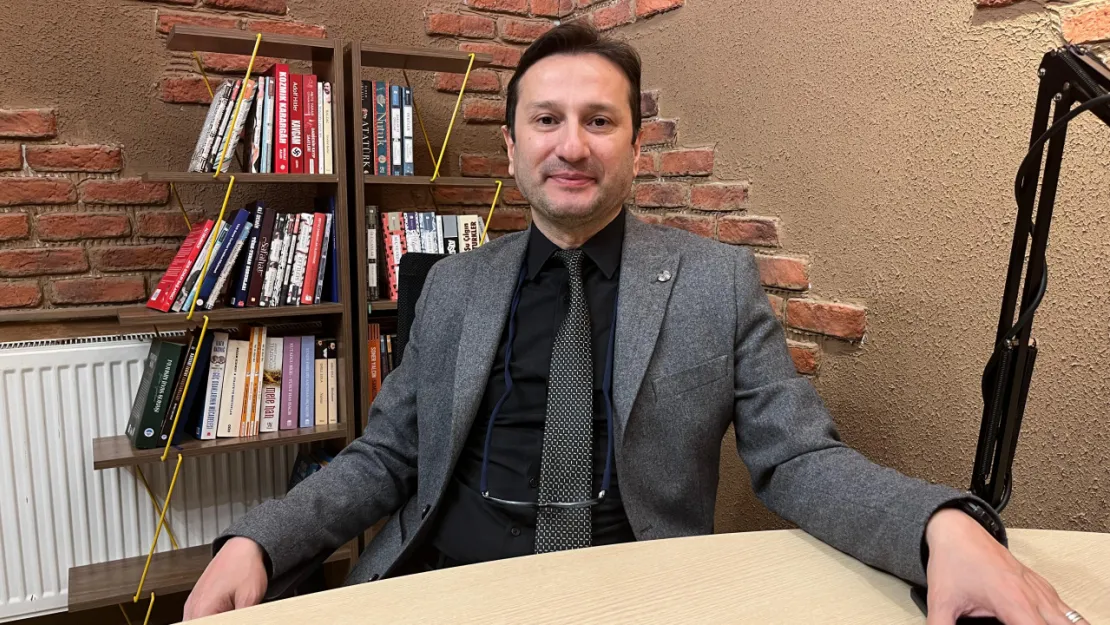 Öğretim Üyesi Yazıcı 'Sosyal medya ve dijital mecralar dili yok ediyor'