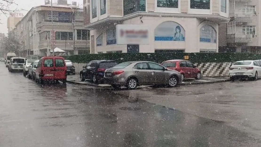 Okul çıkışında bıçaklanan öğrenci yakını yoğun bakıma alındı