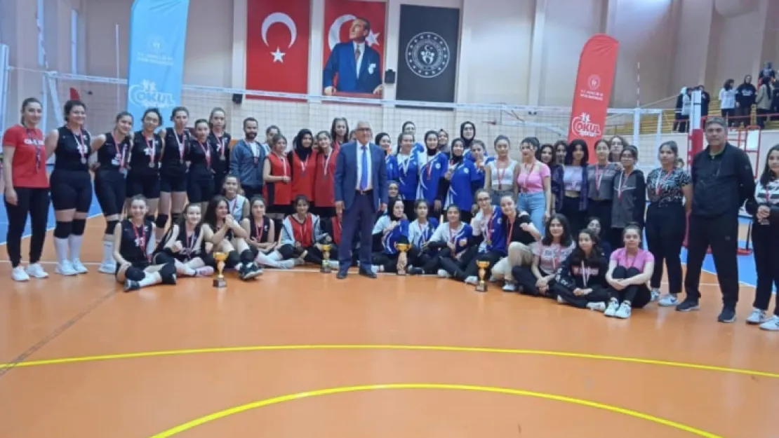 Okullu Gençler B voleybol il birinciliği sona erdi