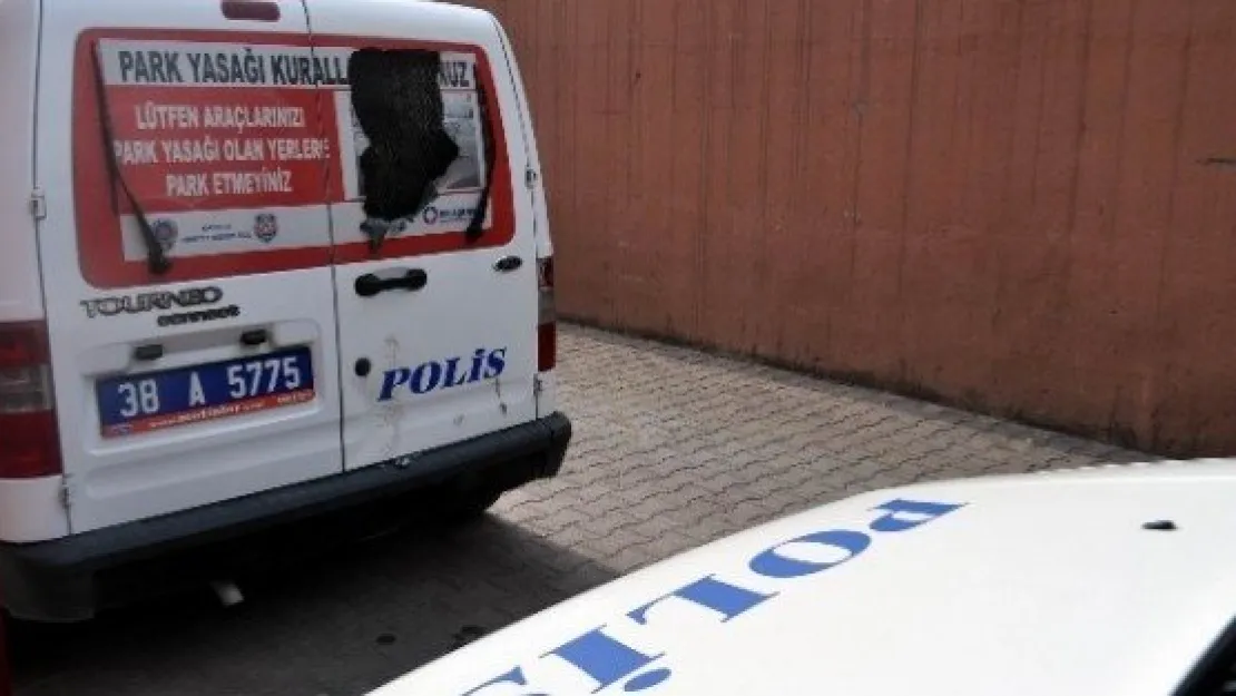 Olaya Giden Polis Ekibine Saldırı: 2 Polis Yaralı 