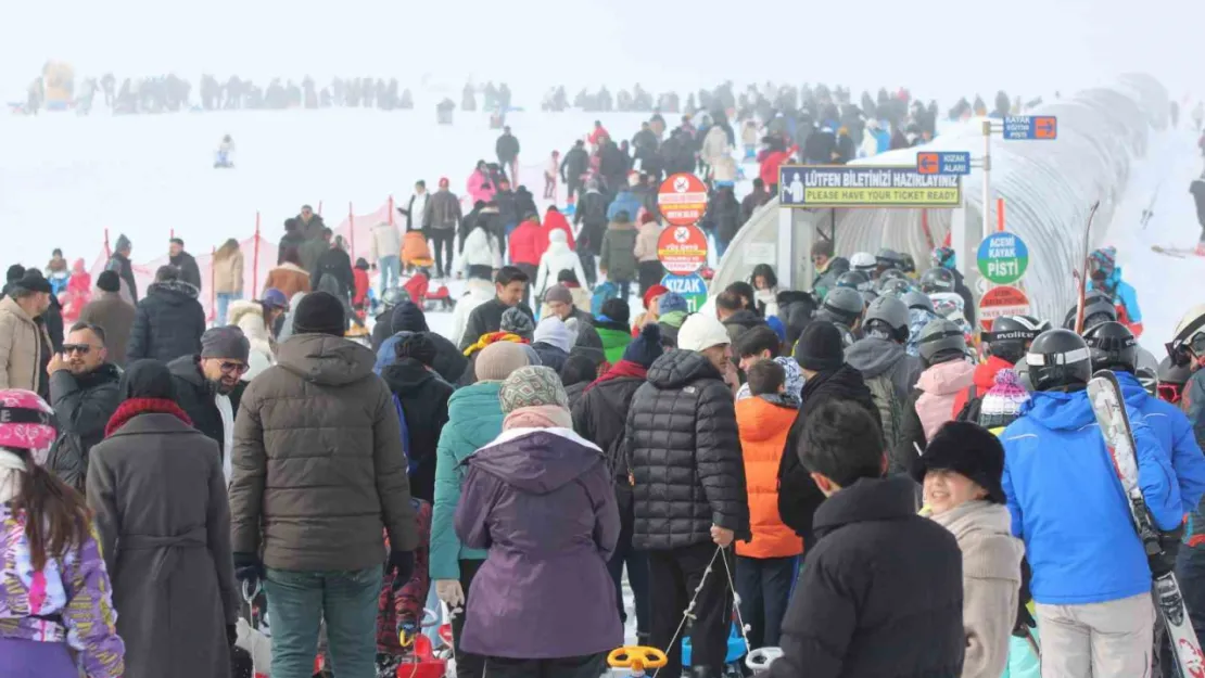 Onbinler Erciyes'e aktı