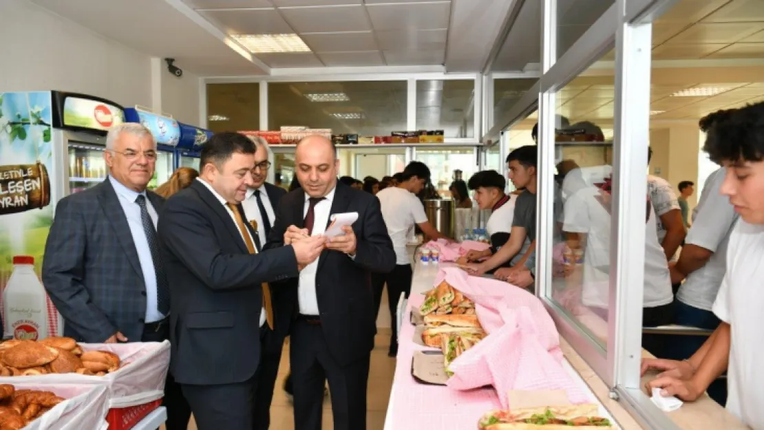 OSB Başkanı Yalçın, Teknik Kolej'de denetim yaptı öğrencilere nasihatte bulundu