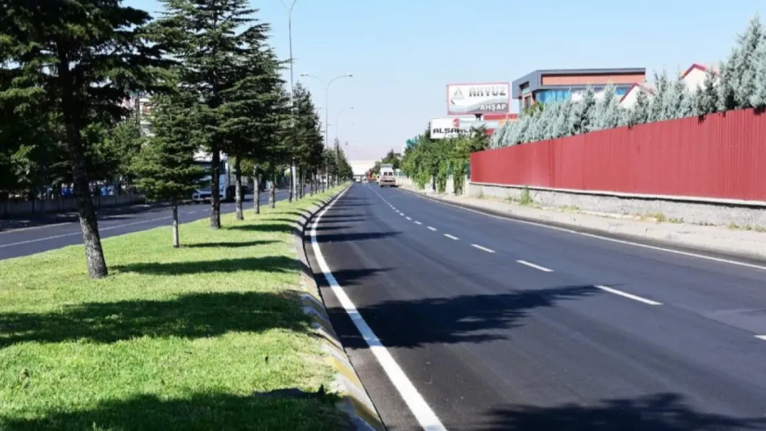 OSB'de 30 kilometre yolun asfaltını yeniledi