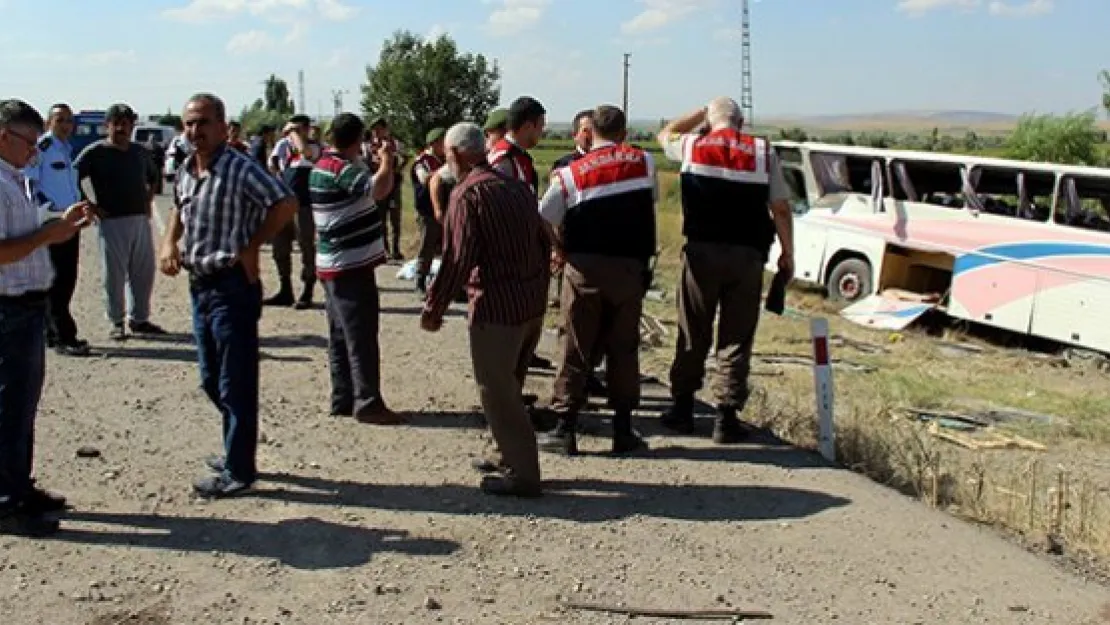 Otobüs kazasında 33 işçi yaralandı