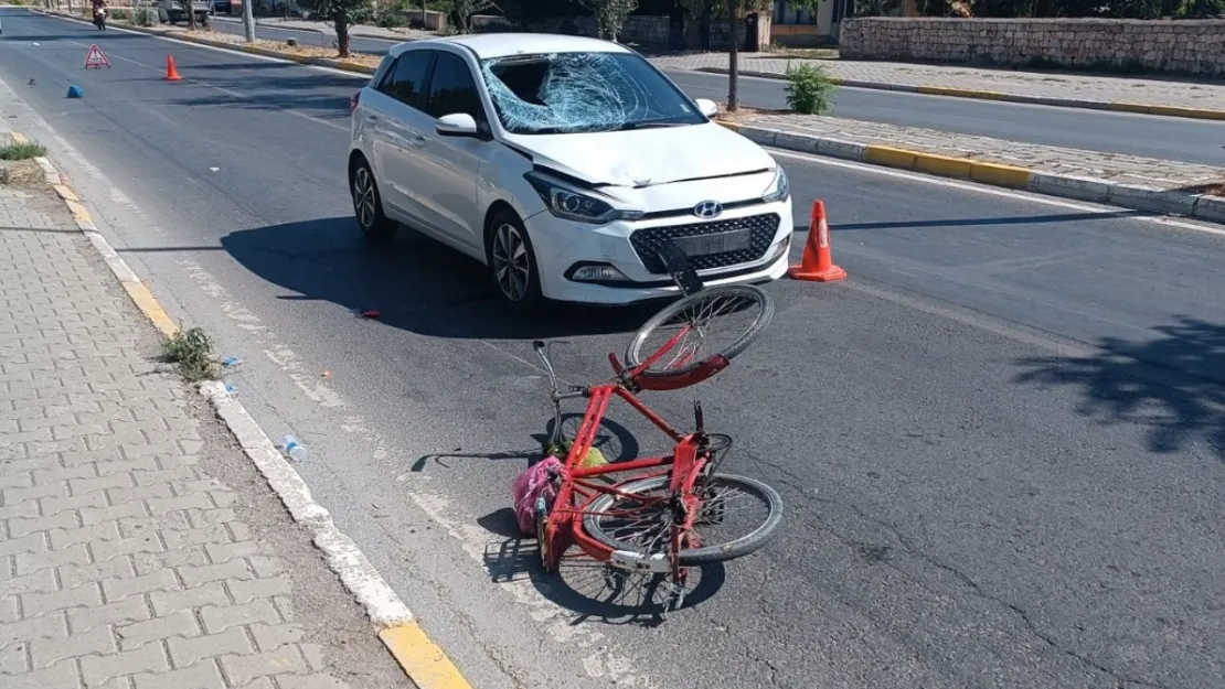 Otomobilin çarptığı bisiklet sürücüsü yaşamını yitirdi