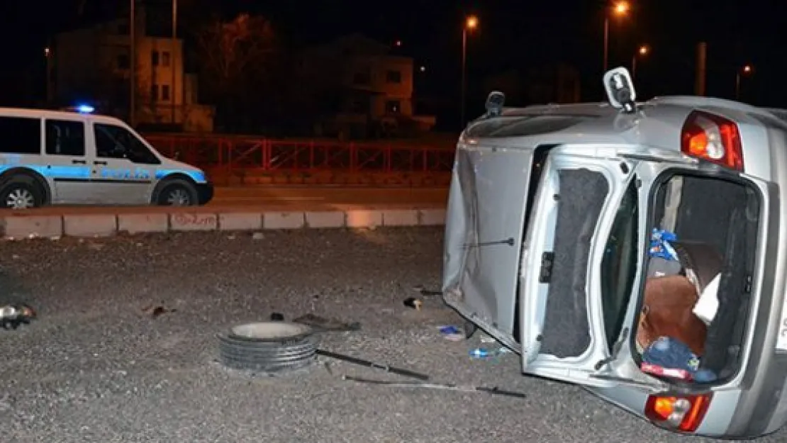 Otomobil arsaya uçtu polis yaralı aradı