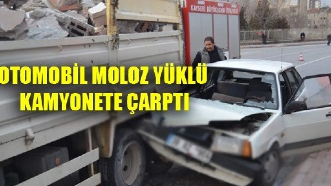 Otomobil, Moloz Yüklü Kamyona Çarptı