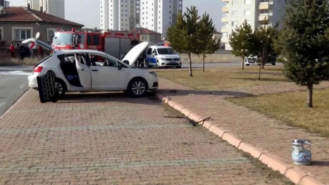 Otomobildeki piknik tüpünden sızan gaz patladı: 1 yaralı