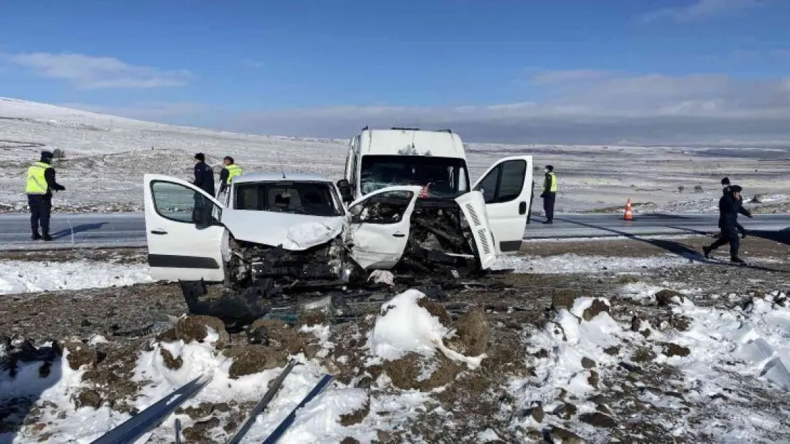 Özel eğitim öğrencilerini taşıyan minibüs kaza yaptı: 11 yaralı