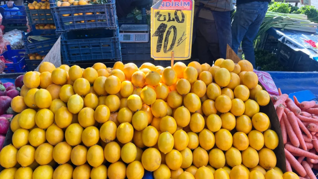 Pazar tezgahlarında halkın favorisi limon oldu