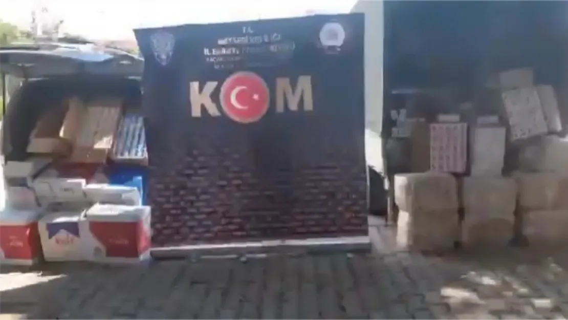 Polis ekiplerinden tütün dolu depoya baskın