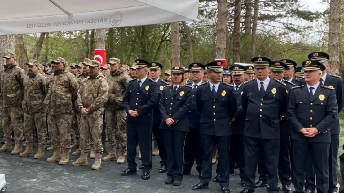 Polis teşkilatının kuruluş yıldönümü nedeniyle şehitlik ziyaret edildi