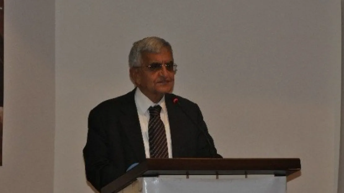 Prof. Dr. Hüseyin Hatemi Erciyes Üniversitesi Hukuk Fakültesi Öğrencileriyle Panelde Biraraya Geldi 