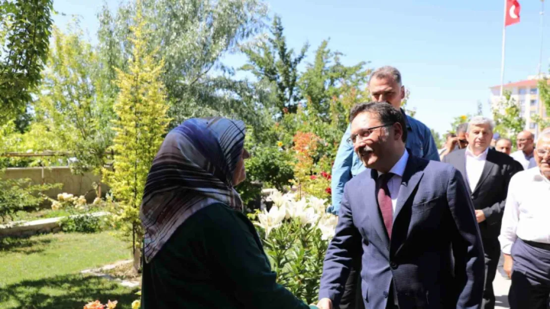 Protokolden 15 Temmuz şehidinin ailesine ve mezarına ziyaret