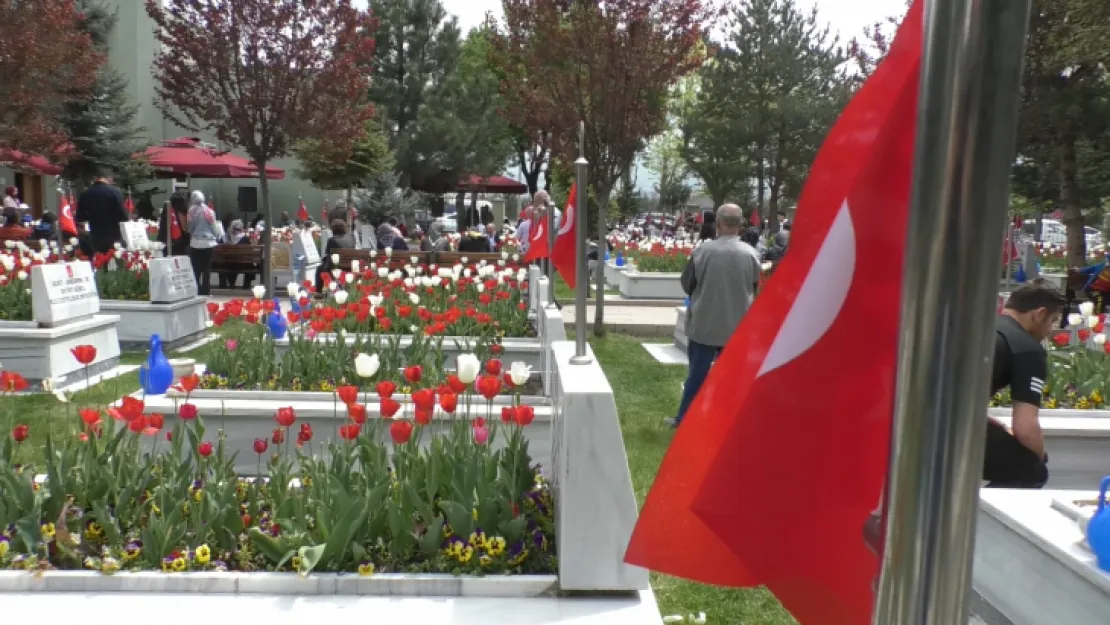 Ramazan Bayramı'nda şehitlerimiz unutulmadı