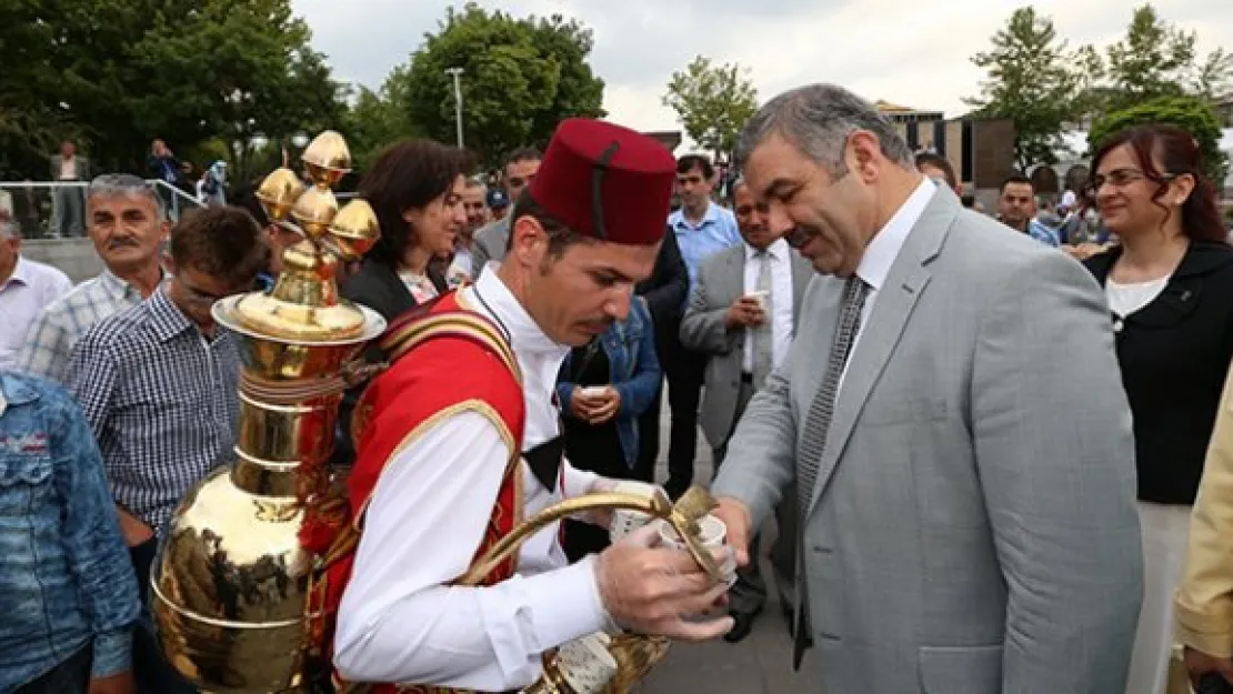 Ramazan Sokağı'na coşkulu açılış