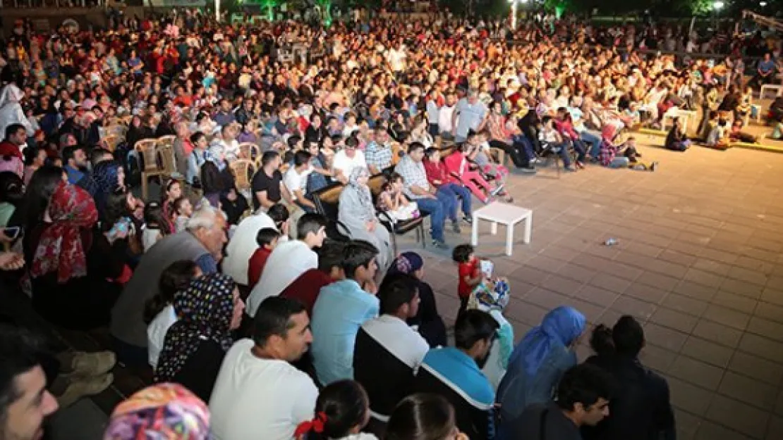 Ramazan Sokağı'nda Sufi mehter rüzgarı